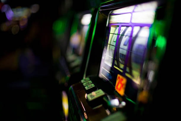 Tampilan grid permainan slot dengan kategori Aviator dan Sweet Bonanza